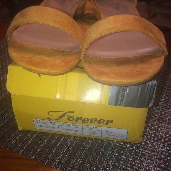 NWB forever yellow strap sandal in suede size 10 - Picture 7 of 14